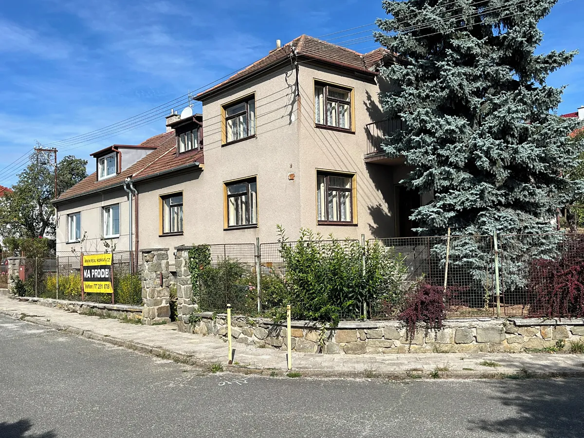 Prodej rodinného domu 180 m², pozemek 746 m²